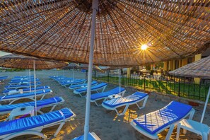 Yksityinen ranta, rantabaari