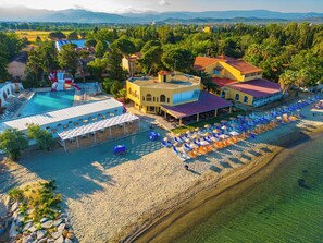 Privat strand og strandbar