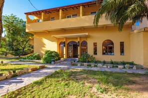 Bagian depan properti