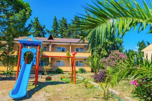 Utendørs lekeområde for barn