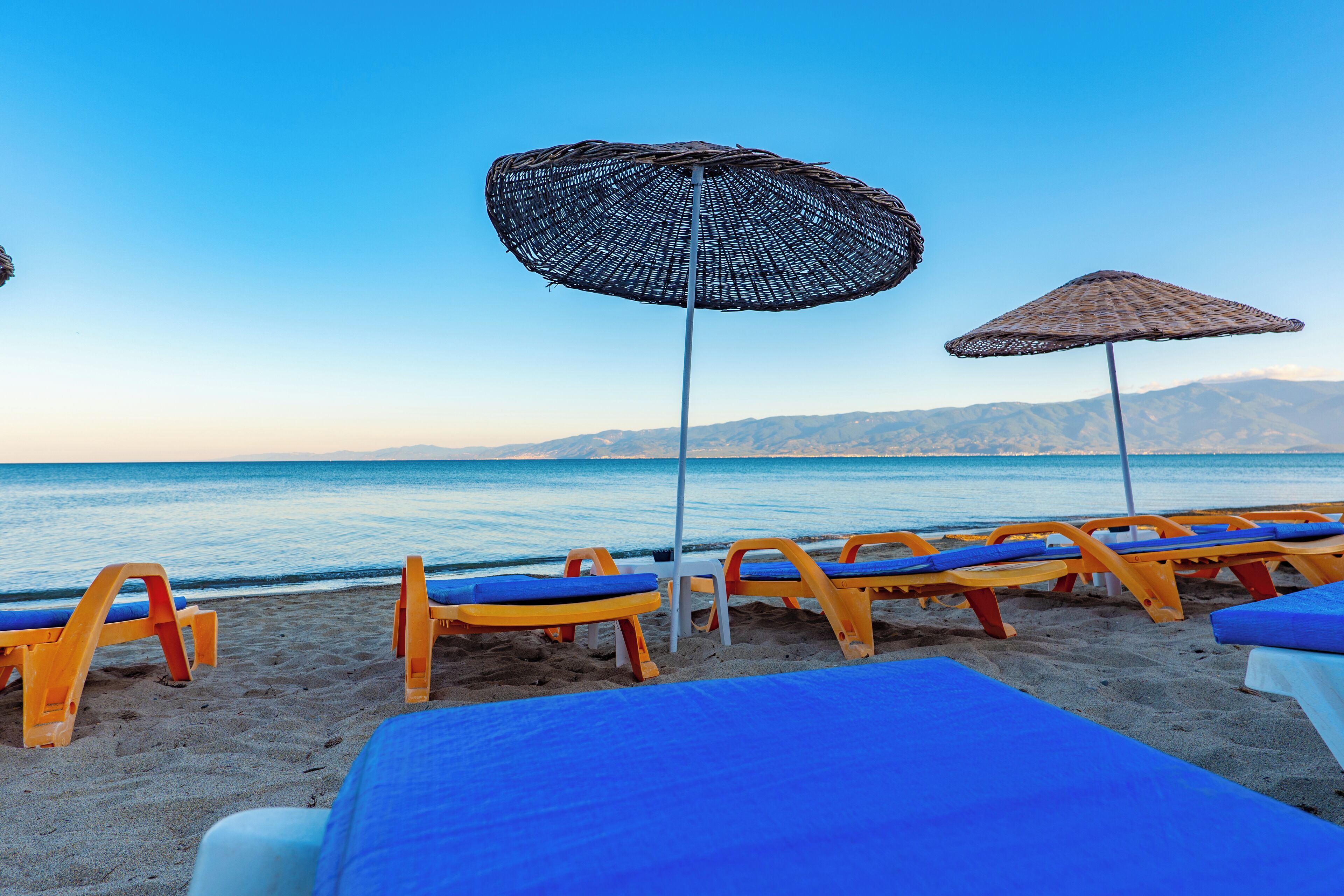 Een privéstrand, een strandbar