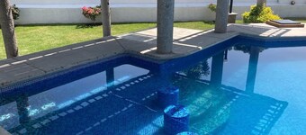 Casa con alberca climatizada y vista espectacular. 