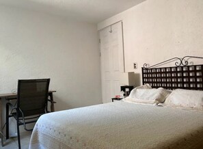 2 Schlafzimmer, Schreibtisch, Bügeleisen/Bügelbrett, kostenloses WLAN