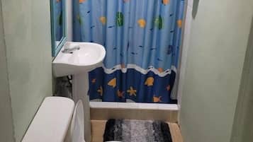 Comfort Double Room | Bathroom | Shower, towels
