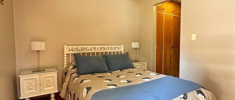 Family Apartment, 3 Bedrooms | 3 bedrooms, blackout drapes, free WiFi, bed sheets