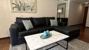 Appartement Familial, 3 chambres | Coin séjour | Télévision à écran plat de 55 pouces avec chaînes par câble