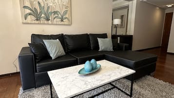 Family Apartment, 3 Bedrooms | Living area