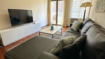 Family Apartment, 3 Bedrooms | Living area