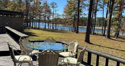 Tranquil Waterfront Retreat: 4BR/2.5BA Cozy Lakehouse on the Water!