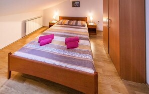 1 bedroom, in-room safe, free WiFi, bed sheets