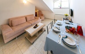 TV - 1 bedroom awesome apartment in Pula (Pula)