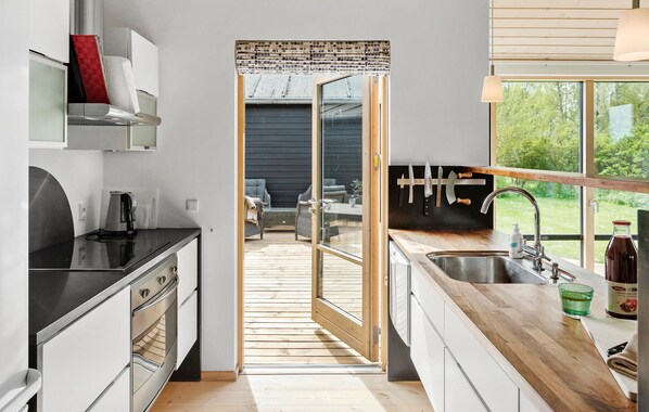 Køleskab, ovn, kogeplade, opvaskemaskine