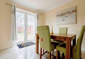 Dining - 3 bed house for up to 6 people In Cardiff, Wales (Cardiff)