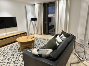 Living area - Docklands Stunning 2 bed Apartment London (London)