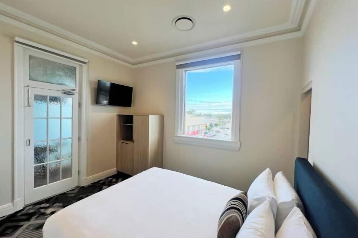 1 bedroom, pillow-top beds, free WiFi, bed sheets