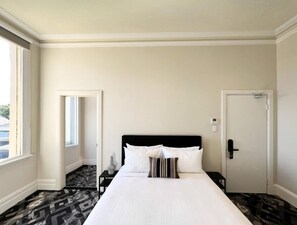 Surmatelas, Wi-Fi gratuit, draps fournis