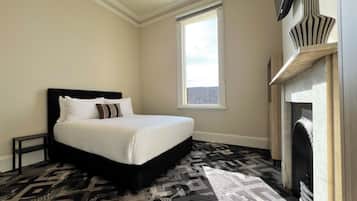 Double Room with Shared Bathroom | 1 bedroom, pillowtop beds, free WiFi, bed sheets