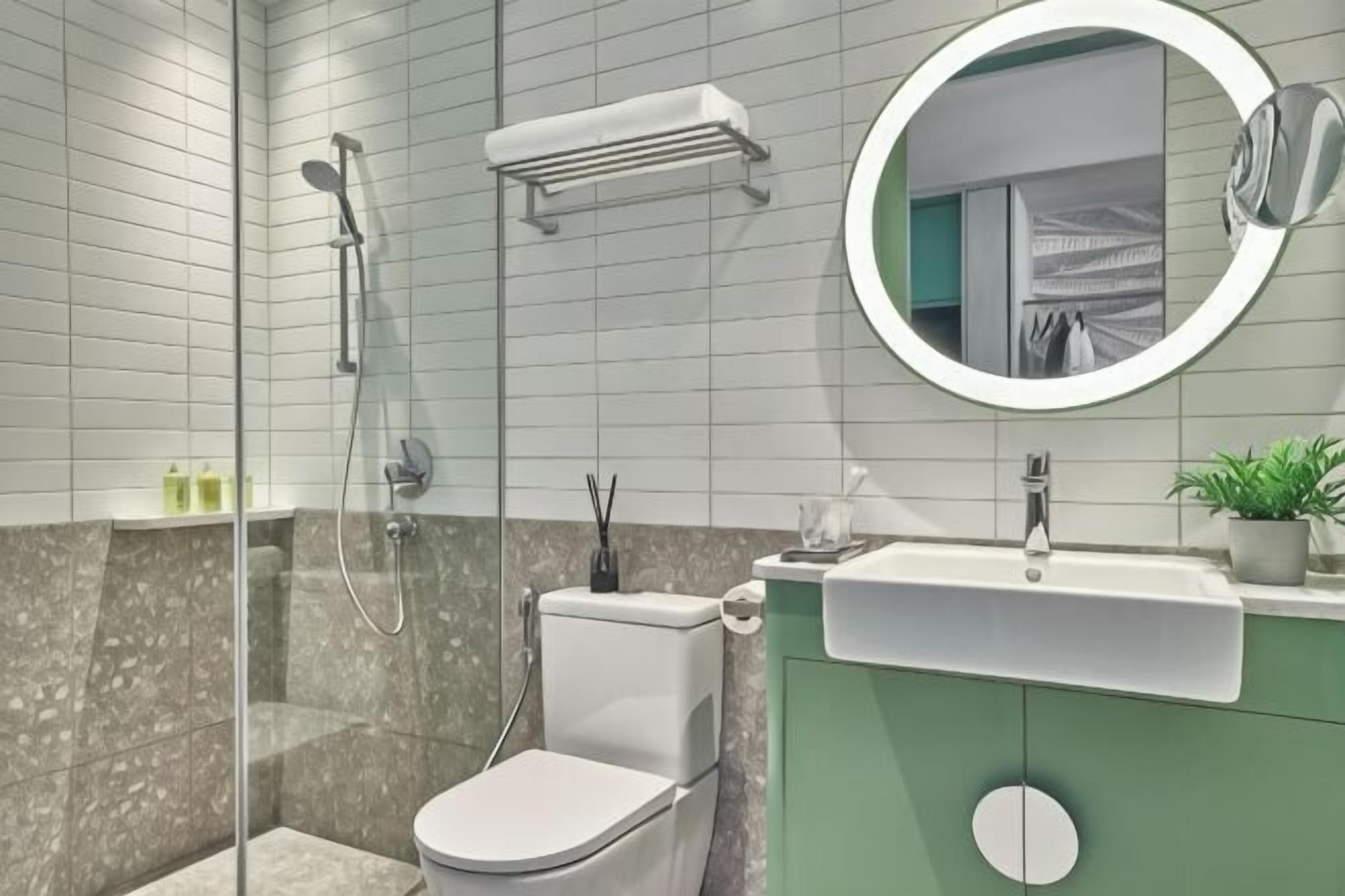 Baño | Ducha, artículos de higiene personal gratuitos y secador de pelo