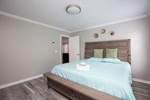 3 bedrooms, iron/ironing board, WiFi, bed sheets