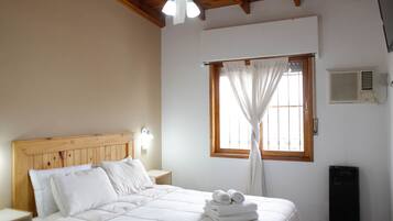 Chambre Supérieure, 2 chambres, salle de bains attenante | Matelas mémoire de forme, décoration personnalisée