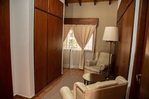 Chambre Deluxe | Lit avec matelas en mousse à mémoire, décor unique, ameublement unique