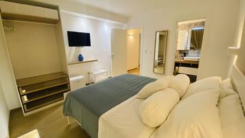 Camera Ischia | 1 Schlafzimmer, hochwertige Bettwaren, Daunenbettdecken