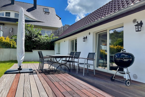 Unsere extra große Terrasse samt Grill & Sonnenschirm