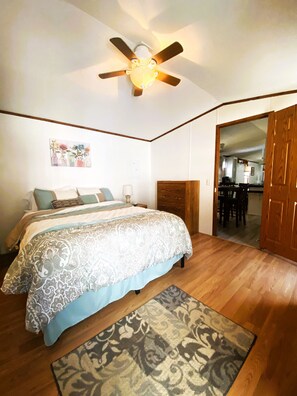 2 bedrooms, iron/ironing board, free WiFi, bed sheets - The Quail House - Cozy home in Jim Thorpe (Jim Thorpe)