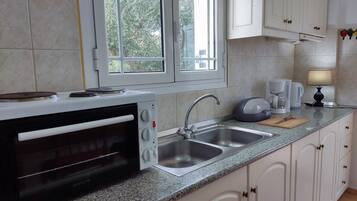 Fridge, stovetop, electric kettle, toaster oven