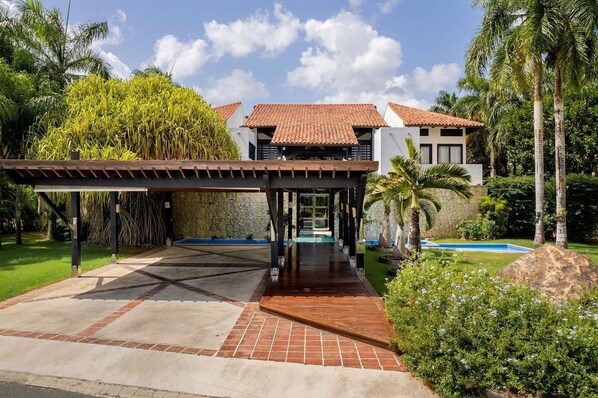 Exterior - Luxury Home In Paradise (La Romana)