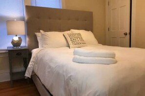 5 bedrooms, desk, iron/ironing board, travel cot