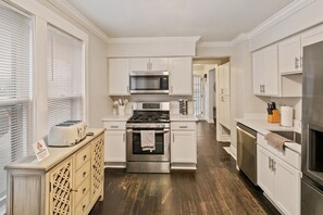 Fridge, microwave, oven, stovetop - Spacious Home in DT Libertyville Near Naval Base (Libertyville)