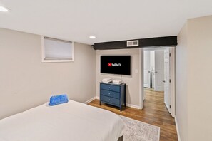 5 bedrooms, desk, iron/ironing board, travel cot