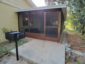 Terrace/patio - Spacious Home in Golf Community with King Bed (Temple Terrace)