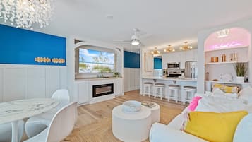 TV, fireplace