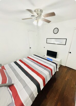 2 chambres, fer et planche à repasser, Wi-Fi, draps fournis