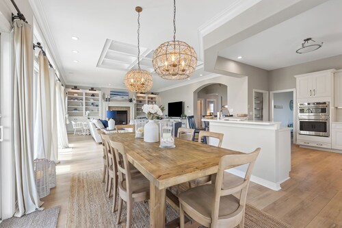 Cape Charles Newly Updated Family-friendly Beach House, 1 Block to Private Beach