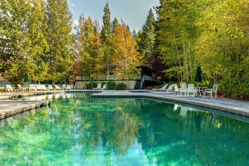 Luxe Ketchum Condo | Pool | Pickleball | Hot Tub