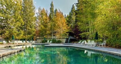 Luxe Ketchum Condo | Pool | Pickleball | Hot Tub