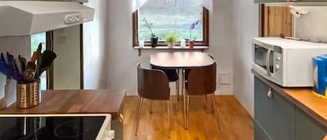 Fridge, stovetop, dishwasher, coffee/tea maker