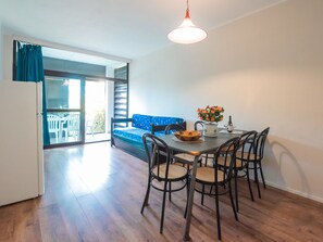 Dining - Beautiful apartment for 4 people with pool, WIFI, A/C, TV and patio (Bibbona)