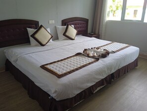 Habitación Deluxe doble, vistas al jardín | Minibar, escritorio, wifi gratis y ropa de cama