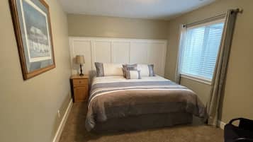 2 habitaciones, escritorio, tabla de planchar con plancha y wifi gratis