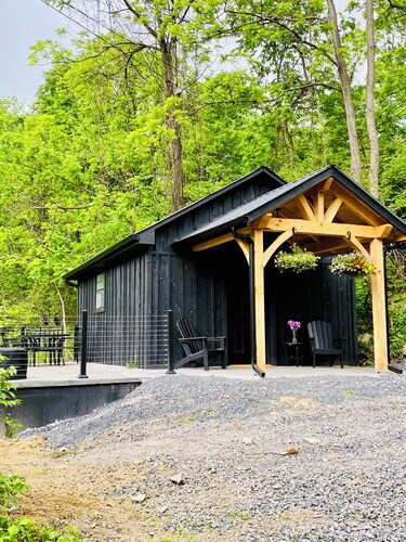 Charming Cottage Retreat in Lewistown – Sleeps 4