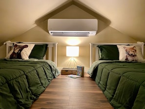 2 bedrooms, free WiFi, bed sheets - Charming Cottage Retreat in Lewistown – Sleeps 4 (Lewistown)