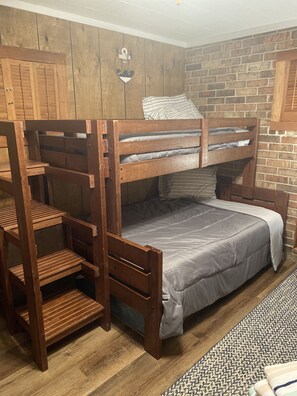 2 dormitorios, tabla de planchar con plancha, wifi gratis y ropa de cama