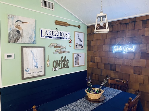 Little Minnow is a Pet friendly water front home on Toledo Bend in a quiet cove.