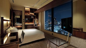 Down duvets, in-room safe, desk, free WiFi