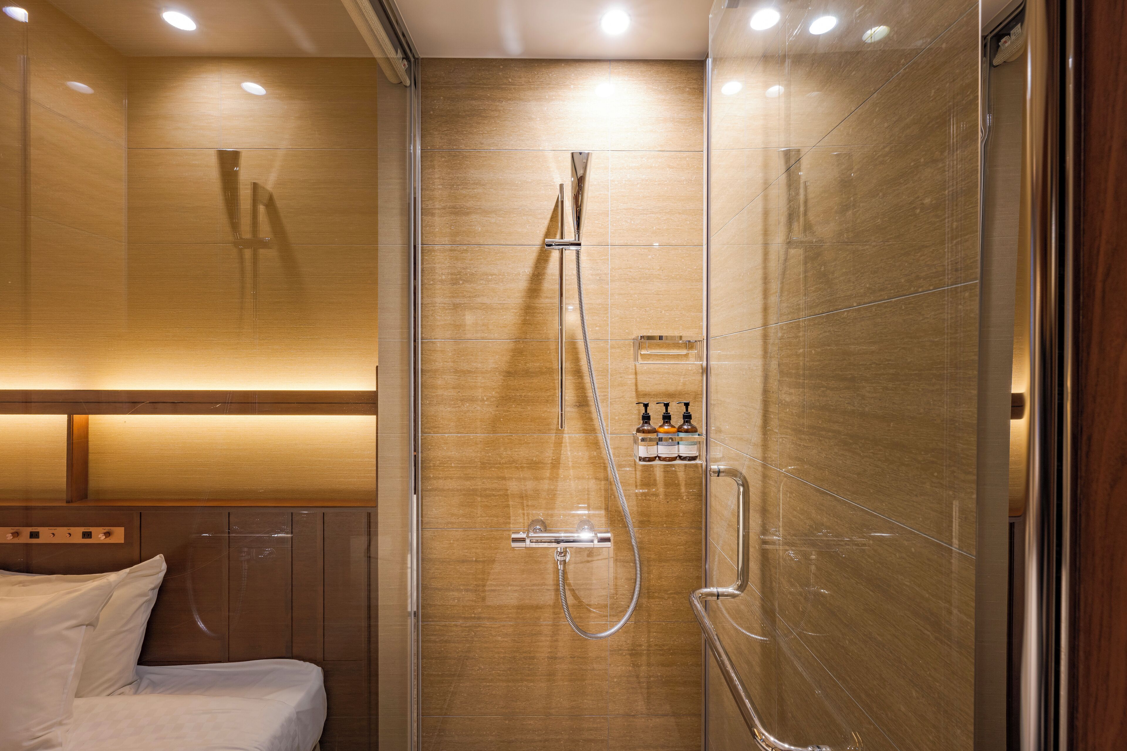 拖鞋、智能廁板座廁、提供毛巾