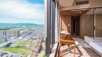 In-room safe, blackout curtains, free WiFi, bed sheets